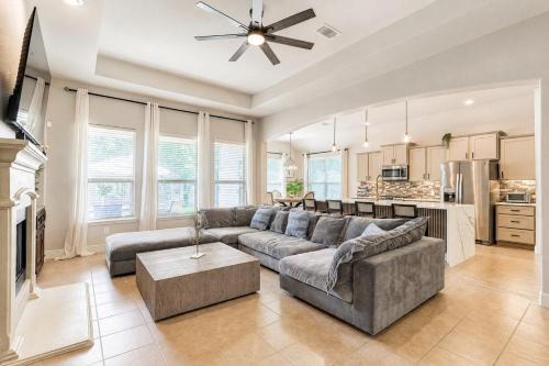 Charming 4BR 3BA One Story Retreat in Woodlands