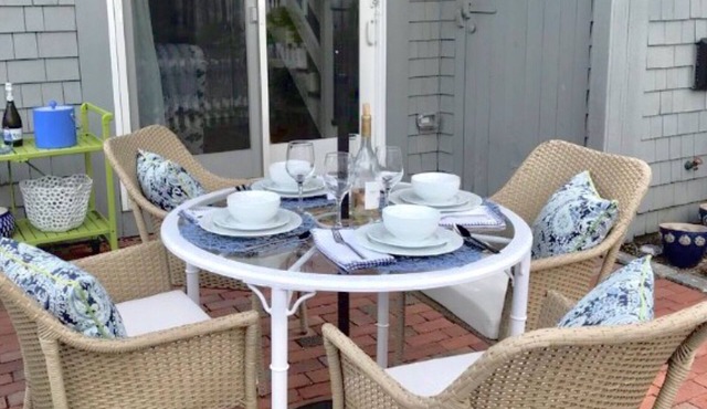 Charming, Beachfront Cottage, Designer Furnishings, Newly Renovated, 2bd/1.5bath in Mashpee
