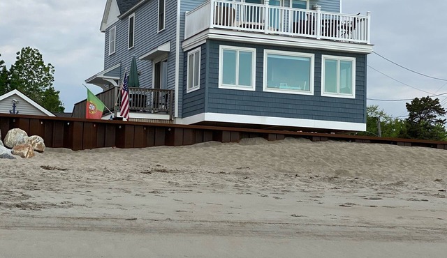 Charming Beachfront House in Saco