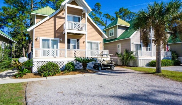 Charming Cottage Near Marina & Boathouse w/ Sunny Golf Course Views