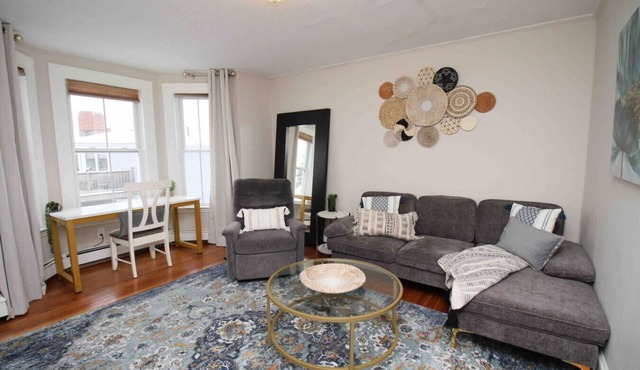Charming Downtown Gem ~ 2min to Salem ~ Workspace!