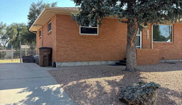 Charming Duplex with New AC & heater with WiFi in La Junta