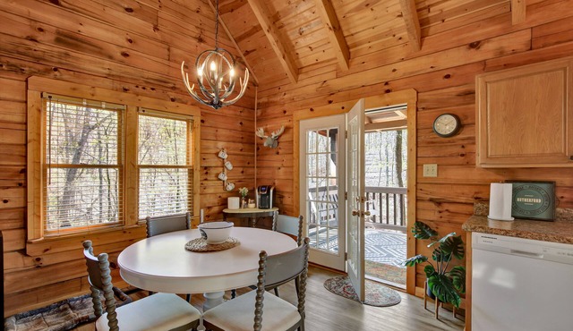 Charming Mountain Ridge View Cozy Cabin near FDR State Park and Callaway Gardens in Warm Springs