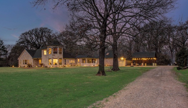 Chic & Modern Getaway Ranch-Lake Livingston View! Houston/Dallas/Austin Getaway in Point Blank