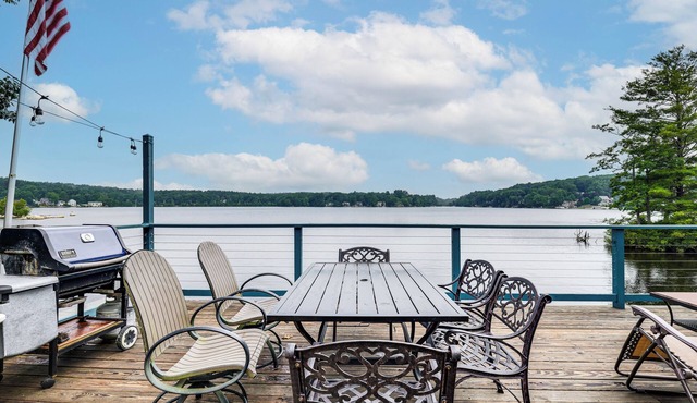 Classic Waterfront Home on Lake Maspenock w/Grill