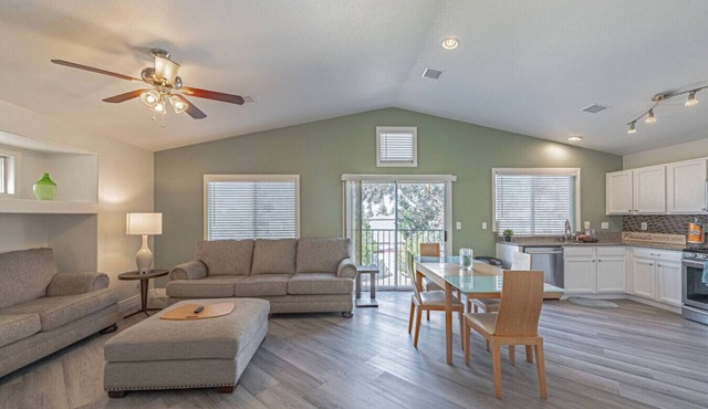 Clean, Cozy, Quiet! Close to everything! & garage!