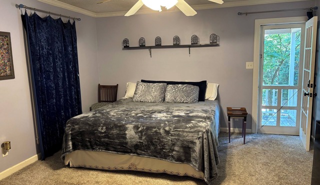 Close to everything! 1 bedroom & 1 bath studio in a safe neighborhood