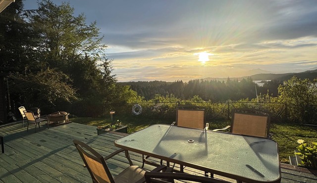 Clover Pass Lookout -3Bed, 2bath Home with amazing views & plenty of amenities!