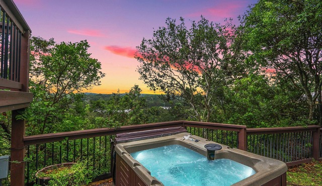 Clutter Falls Retreat with Two Homes, Hot Tubs & Guadalupe River Views