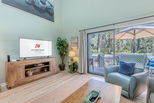 Coastal Paradise 2BR Villa Near Coligny & Beach