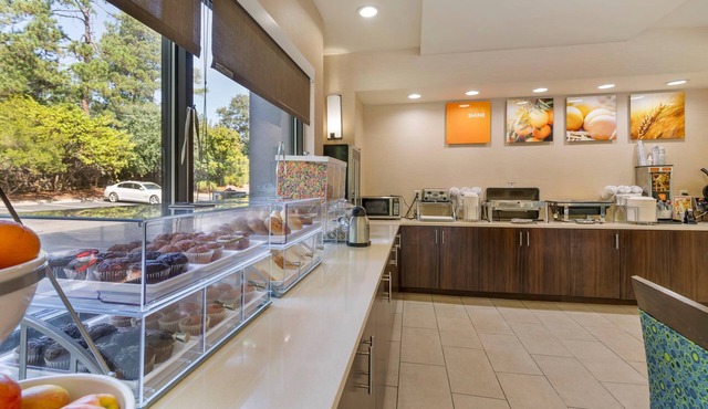Comfort Suites Columbia Northeast - Fort Jackson