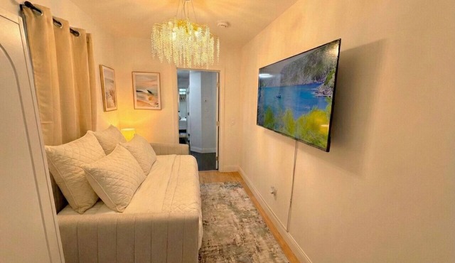 Comfortable 2BR and 2 Bath Apt in Downtown NYC in New York