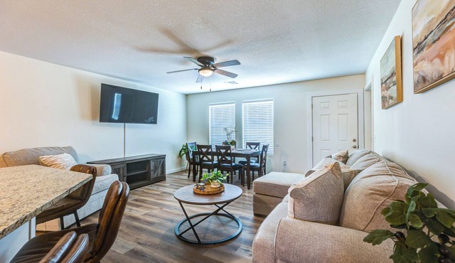 Comfortable 2BR Duplex with Fast WiFi