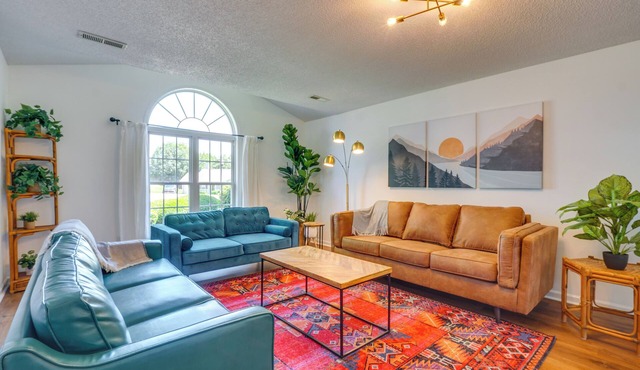 Community Pool/Close to Downtown Greenville