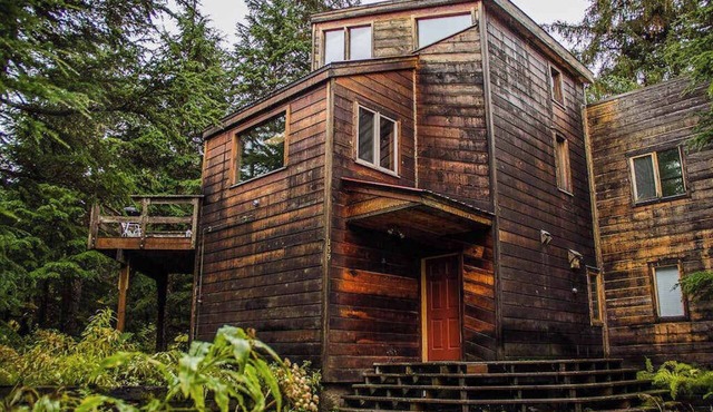 Compton's Chalet | Forest Solarium | Hot Tub