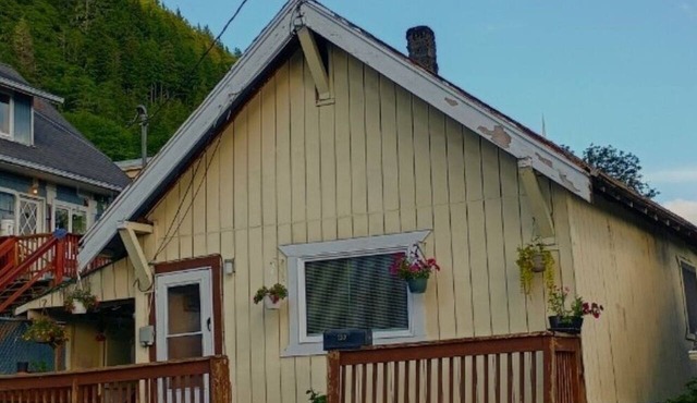 Convenient Cottage in Ketchikan - Everything Within Walking Distance