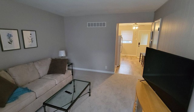 Convenient Newly Renovated Ballwin 2 Bedroom Condo