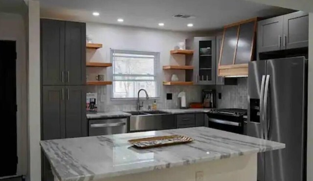 Convenient & stylish 2 bedroom, 2 bath with modern touch in quiet neighborhood.