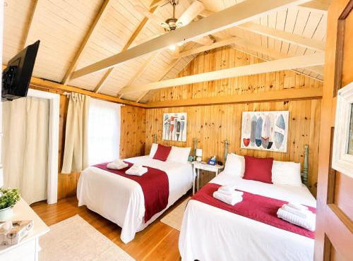Cottage 11 - Double Queen Beds plus Child Loft w 2 Twins Private Bath & Kitchenette Pets Allowed Fee applies