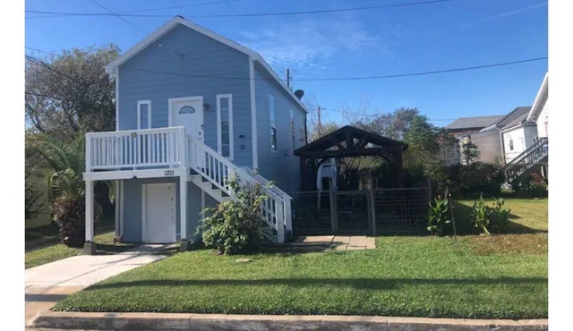 Cottage - two blocks from beach