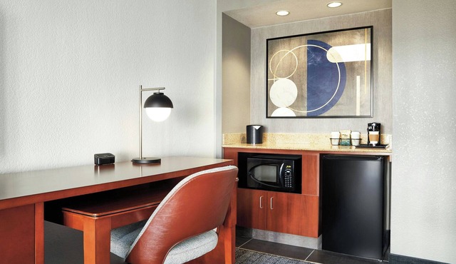 Courtyard by Marriott St Louis Westport Plaza