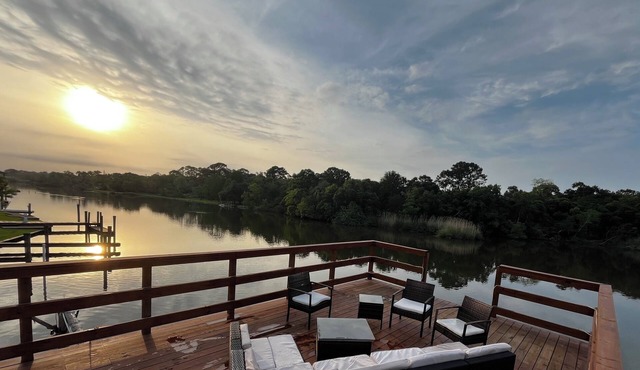 Cozy 1-bedroom apartment on the bayou