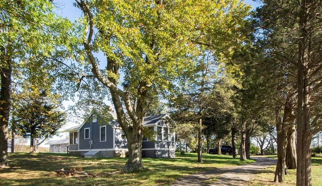 Cozy 2/2 in a serene, park-like setting, near Minot Beach & coastal marshes