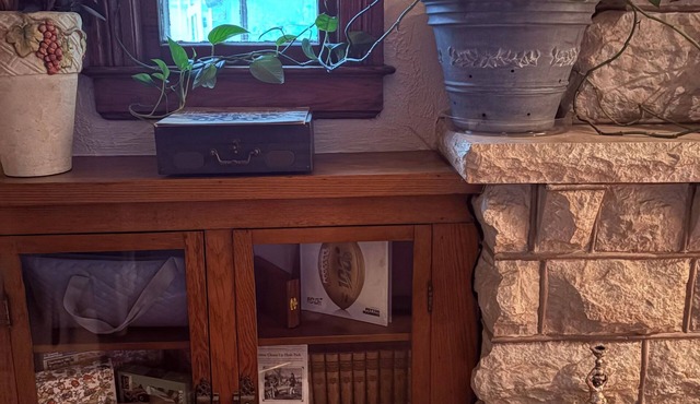 Cozy 2-bedroom house in serene Midtown. Neighborhood is active with families.