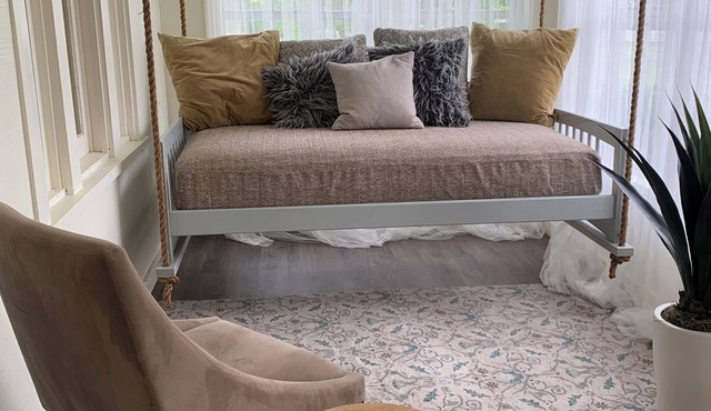 Cozy 2 BR Cottage with Inviting Sunroom, Spacious Yard and Ultimate Comfort