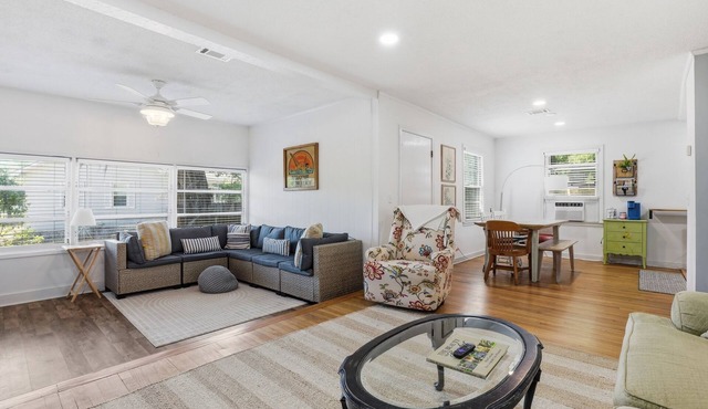 Cozy 3 bedroom house situated close to several local attractions in Beaufort, SC