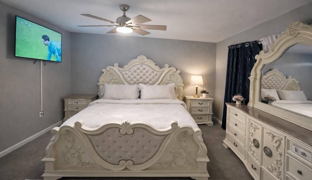 Cozy 3-bedroom house in serene Worcester with fitness room and office