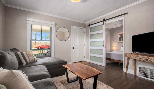 Cozy 3BR Home Work Desk Convenient Location