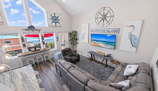Cozy 3BR Retreat Near Beach | Sleeps 7 | Deck + Fire Pit