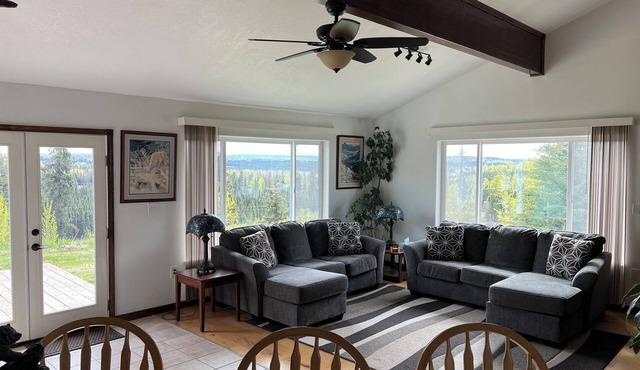 Cozy and Comfortable Home with a beautiful Mountain View