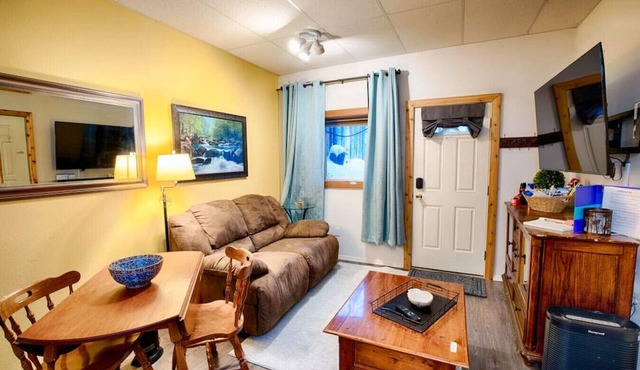 Cozy Basement Apartment & Executive Retreat