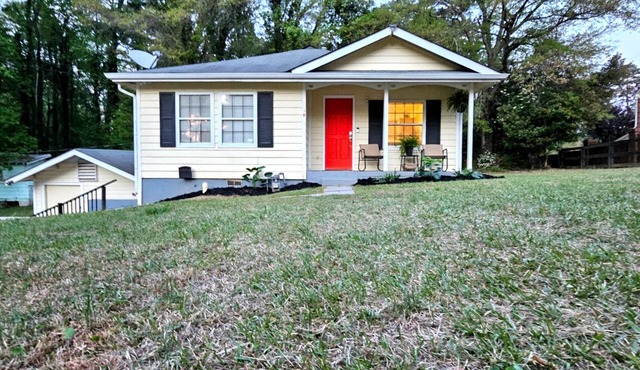 Cozy Bungalow Close to Truist Park & Downtown