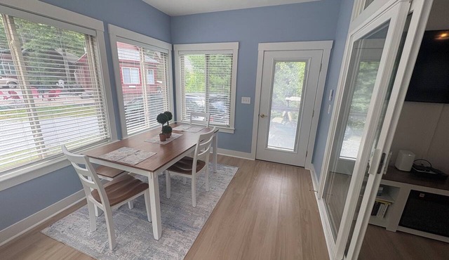 Cozy Cottage @ Summer Village w/access to pond, pools, restaurant & activities!