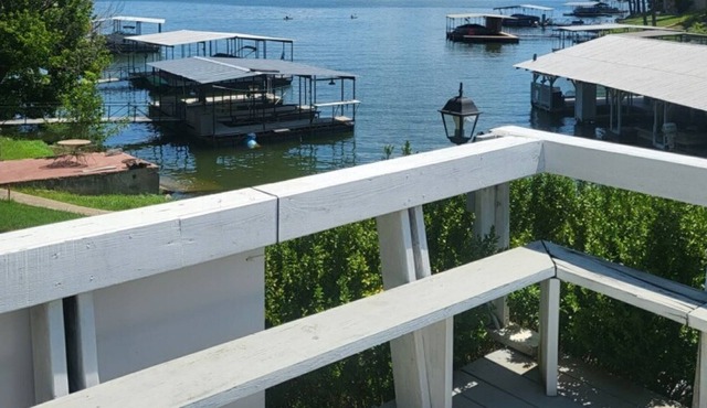Cozy Cottage-Waterfront-A Perfect Place to Escape in Roach