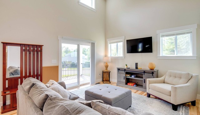Cozy Hendersonville Home .05 Mi to Acusta Trail