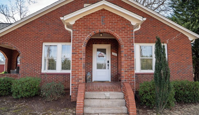 Cozy house in charming Chesnee w/Game & Theater room! 3Beds/2bath-Sweet Caroline