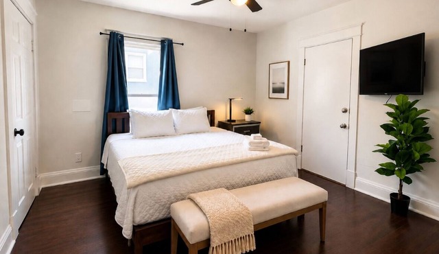 Cozy KC Duplex 2BR Retreat Near Downtown