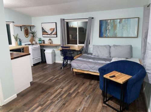 Cozy Little Cabin Slumber Village 3