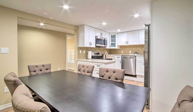Cozy North Bend Getaway in Walkable Location!