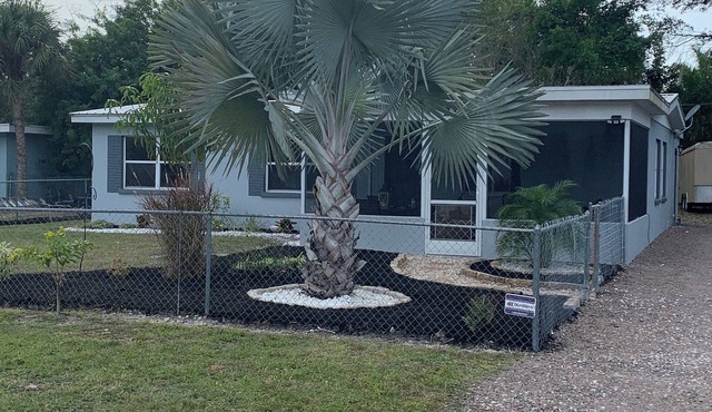 Cozy Palm Retreat Enjoyable 3-bedroom house with AC for a relaxing stay