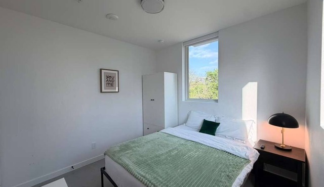 Cozy private bedroom in 5bed-2bath apartment in amazing Austin with AC and gym