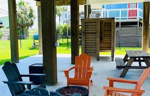 Cozy retreat w/stunning views,few steps fr beach
