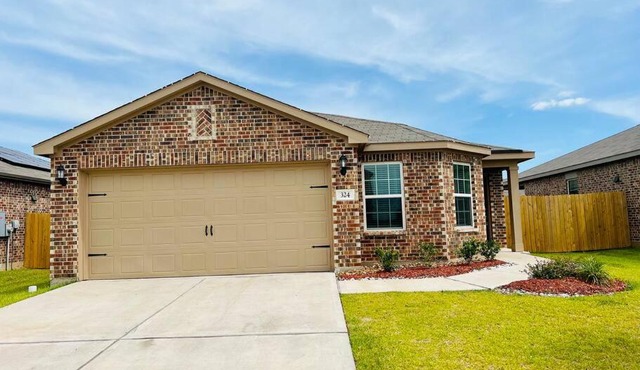 Cozy Spacious Home w. Fire Pit, Garden Tub & More!