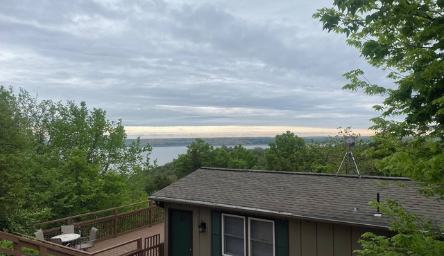 Cozy Tuttle Creek Cabin with great lake views and close proximity to Manhattan