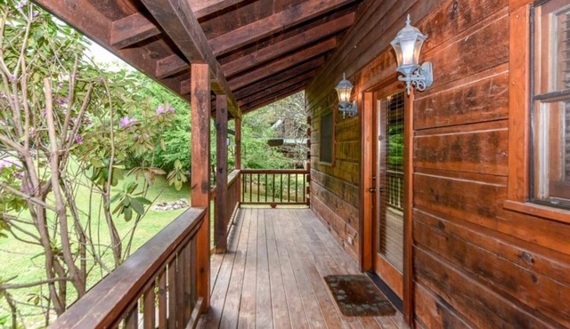 Creekside 2 Bedroom Cabin by RedAwning