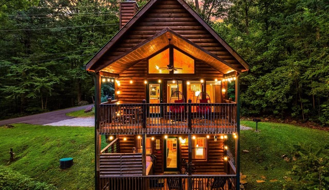 Creekside | Hot Tub Pets OK Near Smoky Mtns